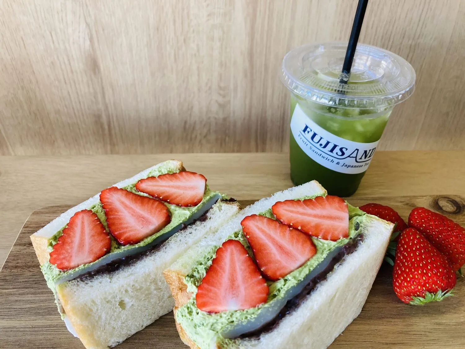 日本茶とフルーツサンド